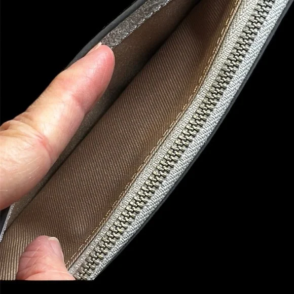 Antonio Melani Silver RFID Credit Card Wallet With Zip Pocket, Slip Pocket NWT - Picture 11 of 14